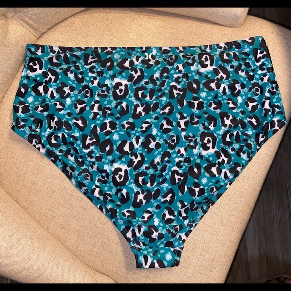 Hurley green animal print bikini set - Picture 14 of 16